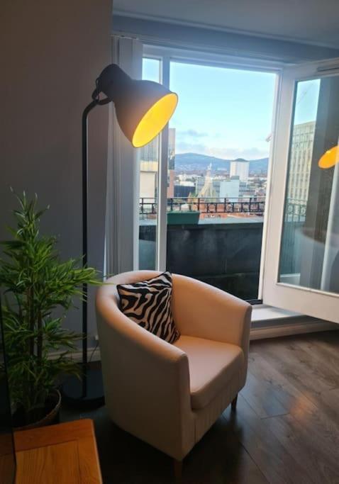 City Centre Top Floor Apartment In Belfast City Centre Екстериор снимка